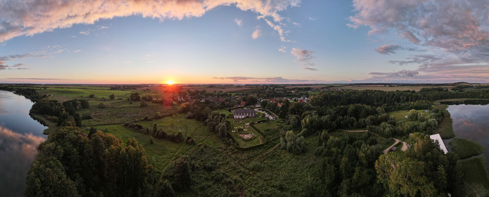 Panorama Foto Umgebung Alago Hotel am See